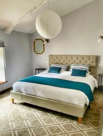 Vue Sur Les 4 Châteaux 4 étoiles Vistas A 4 Castillos 4 Estrellas 1 Bed * Lastours