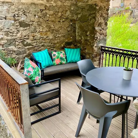 Vue Sur Les 4 Châteaux 4 étoiles Vistas A 4 Castillos 4 Estrellas 1 Bed Lastours
