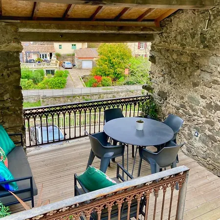 Vue Sur Les 4 Châteaux 4 étoiles Vistas A 4 Castillos 4 Estrellas 1 Bed *