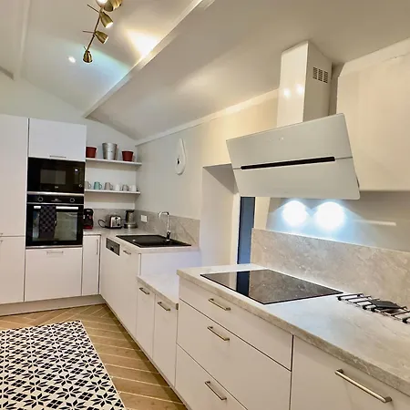 Vue Sur Les 4 Châteaux 4 étoiles Vistas A 4 Castillos 4 Estrellas 1 Bed Appartamento